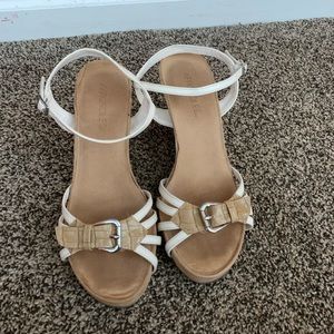 Aerosoles Wedge Sandal - Cream (Size 8)